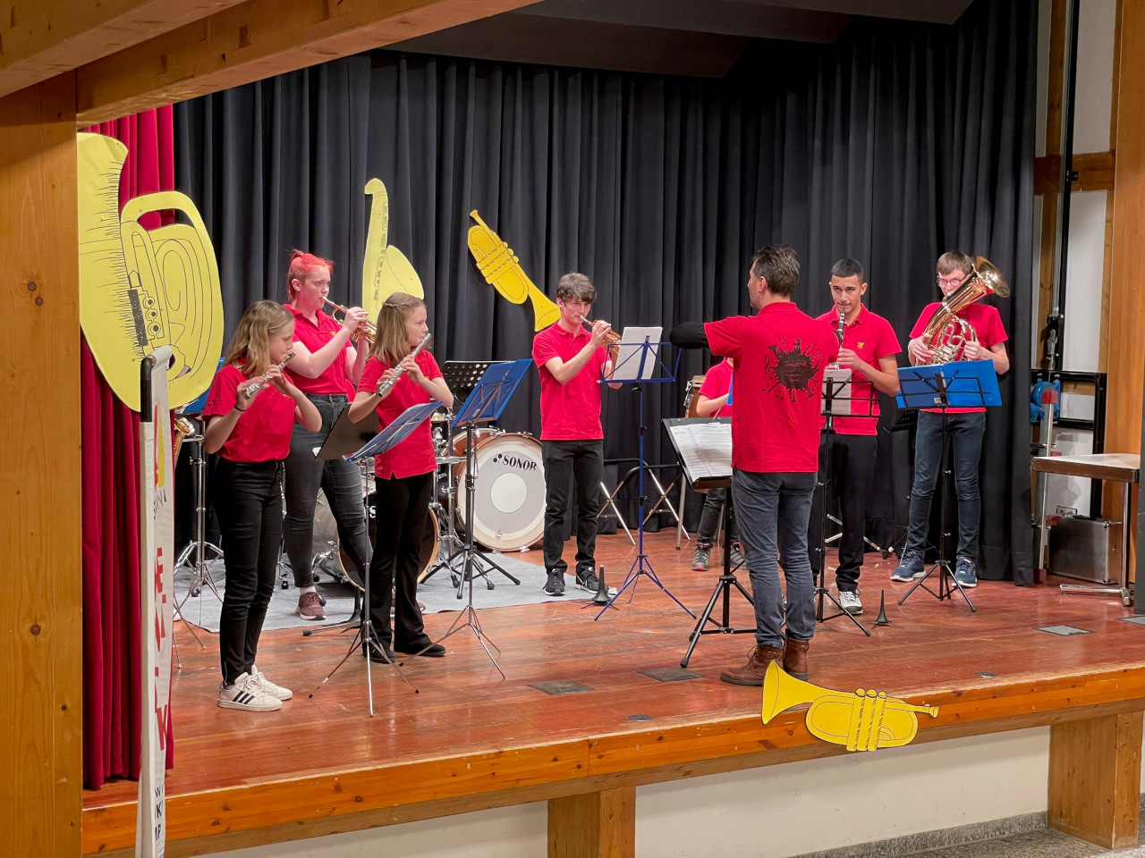 das Vororchester mit dem neuen Dirigenten